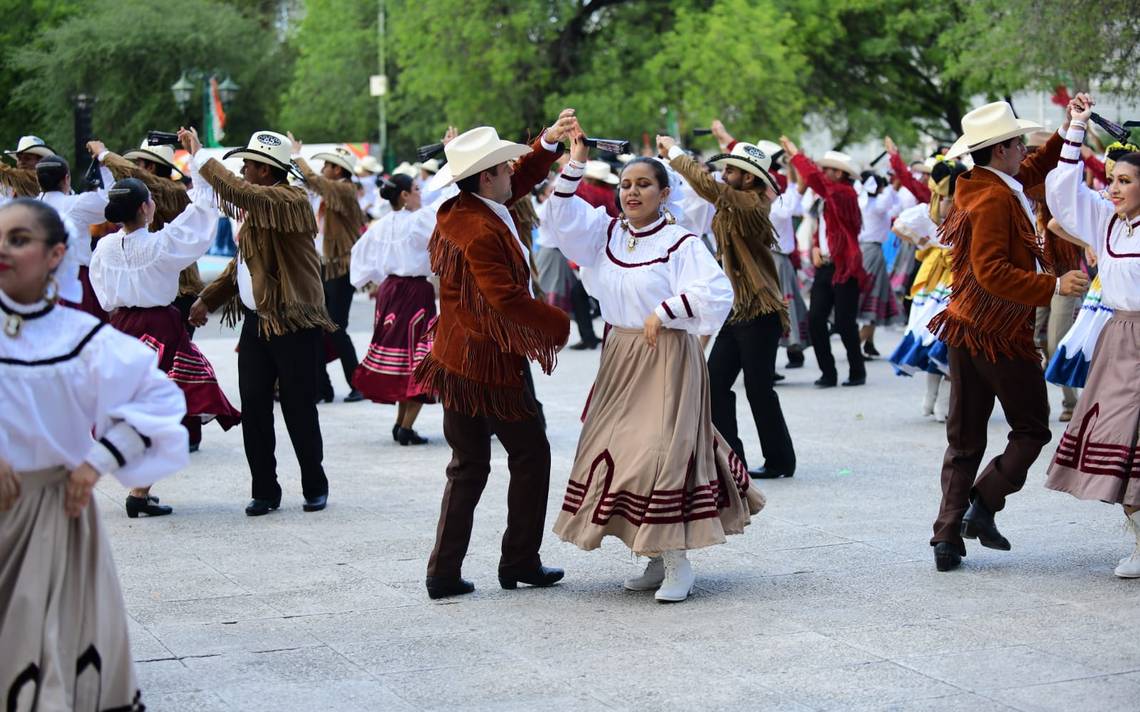 Rompe Monterrey Récord Guinness del Baile Folclórico Mexicano más